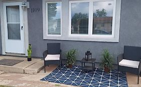 Cheerful 3 Bedroom House. Great Location