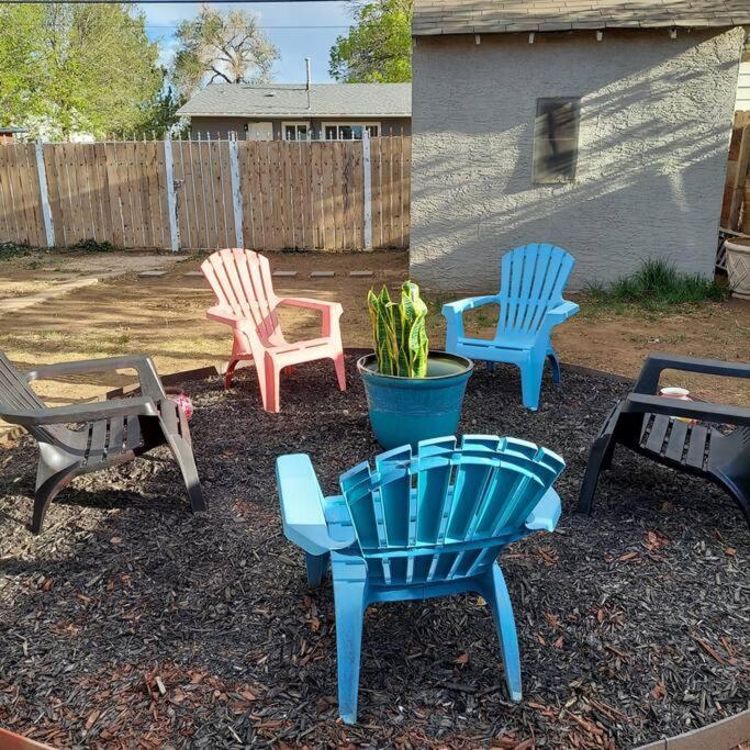 Cheerful 3 Bedroom House. Great Location Colorado Springs Exterior photo