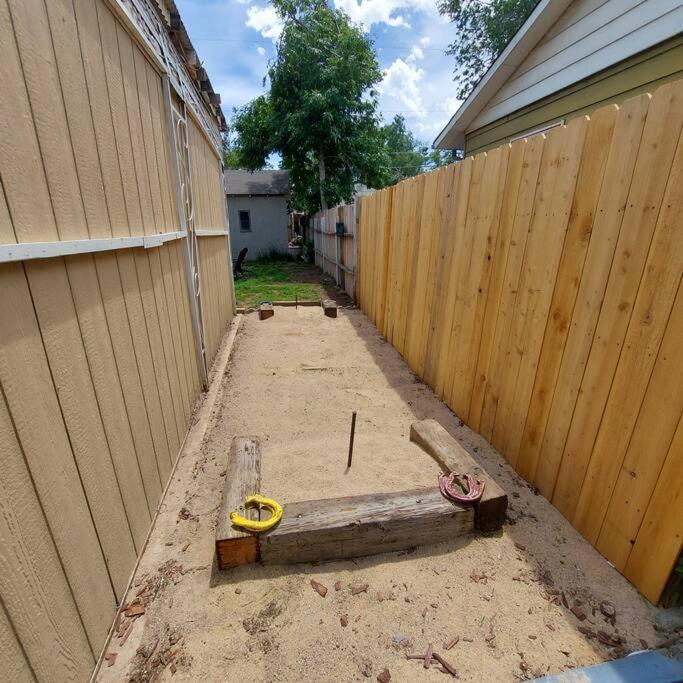 Cheerful 3 Bedroom House. Great Location Colorado Springs Exterior photo